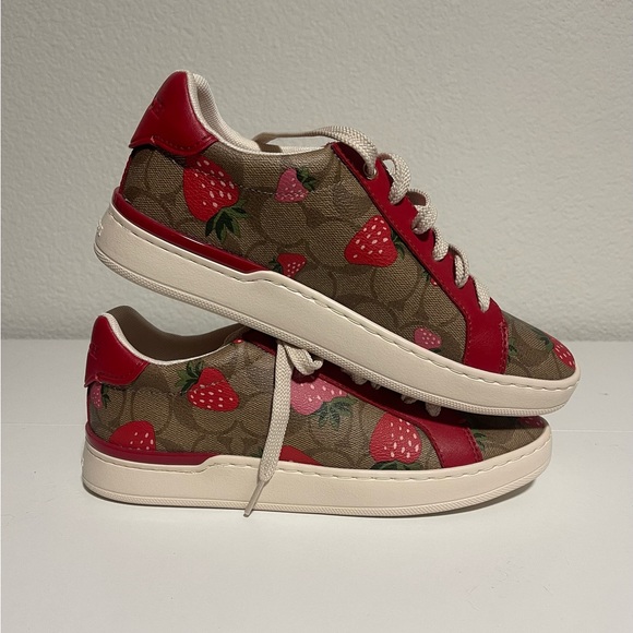 🍓Coach Clip Low Top Sneakers – Strawberry Print | Electric Red | Size 7 (NWT) - Picture 5 of 8
